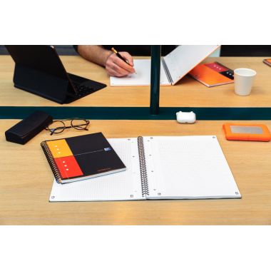 Cahier à reliure intégrale NOTEBOOK format A5+ quadrillé 5x5, 160 pages perforées