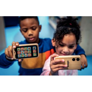 Duo de téléphones portables en bois