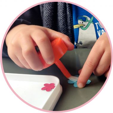 Valise 16 petits pots adhésive hypoallergénique + recharge 500g