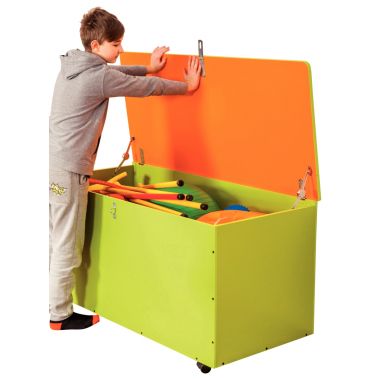 Coffre en bois à roulettes
